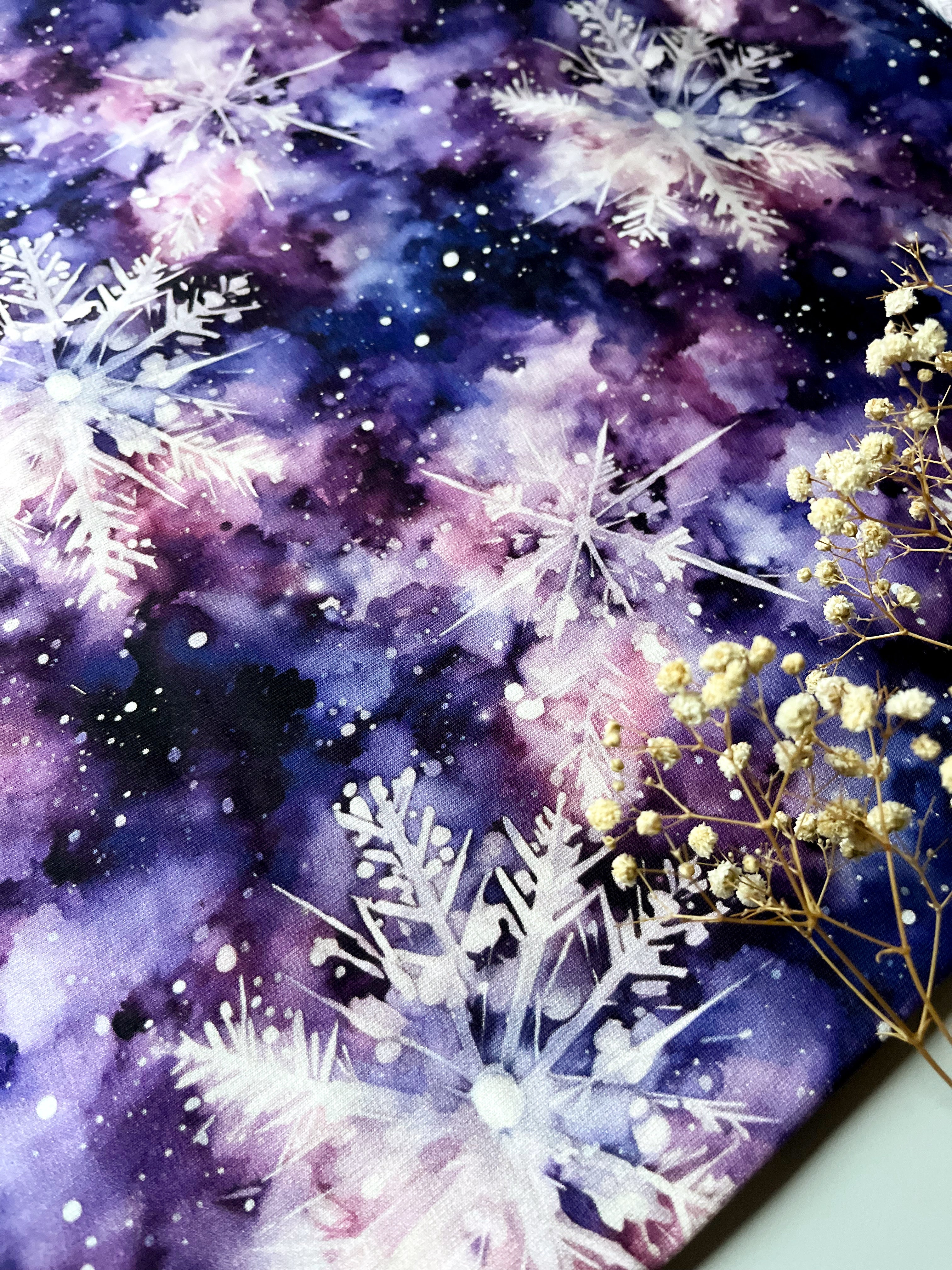 Violette Schneeflocken  Winterzeit Aktuelle Vorbestellung